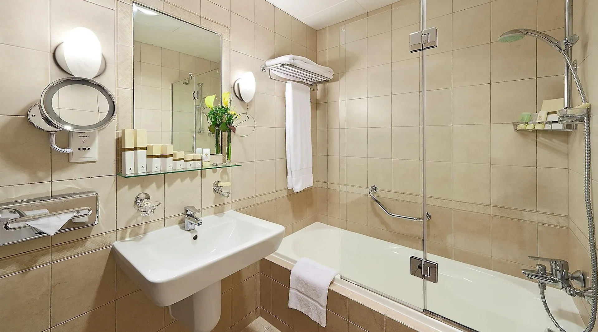 Al Manzel Hotel Apartments Abu Dhabi 4*,